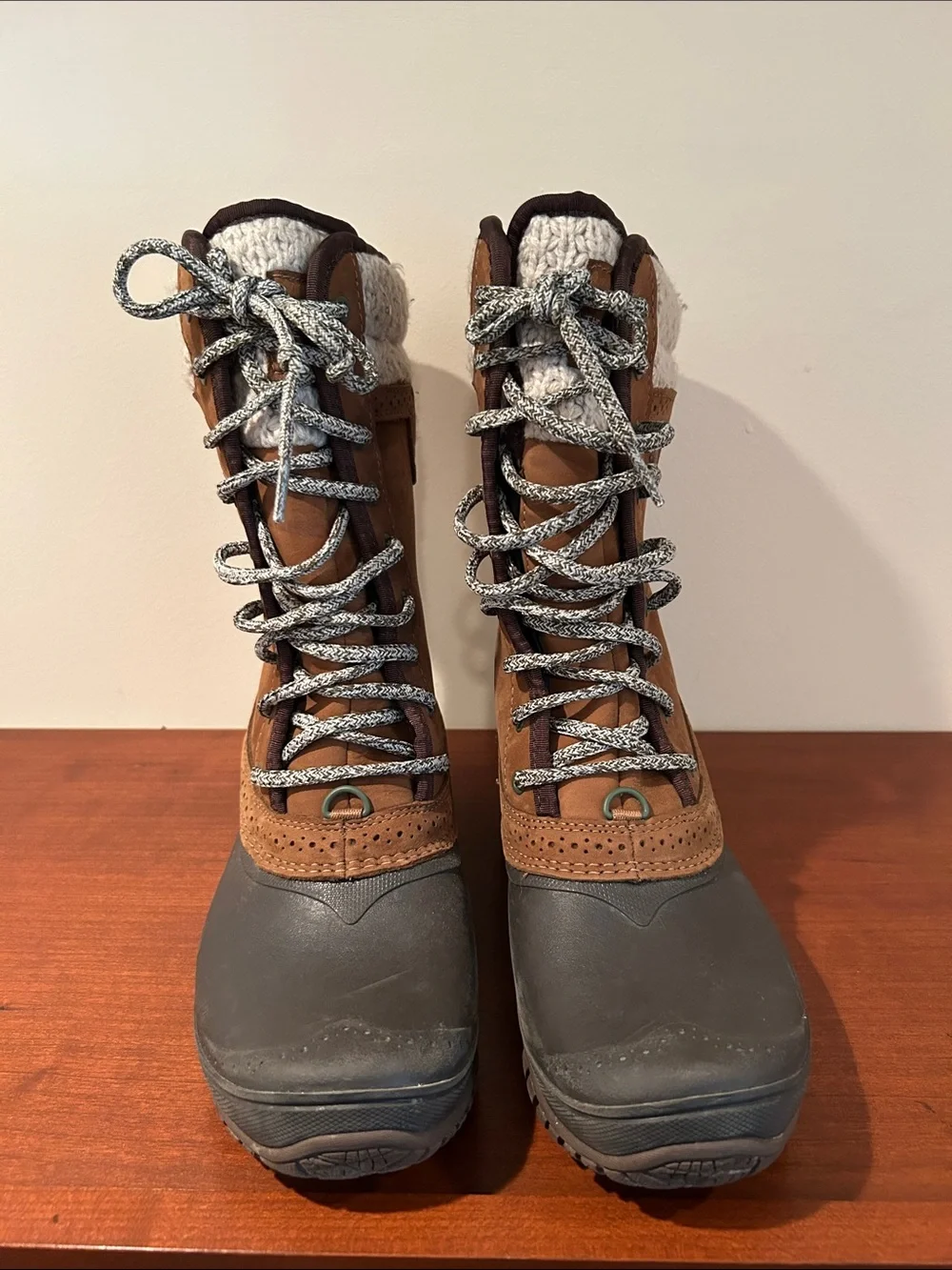 The North Face Women’s 6 Shellista II Winter Mid lace up boots